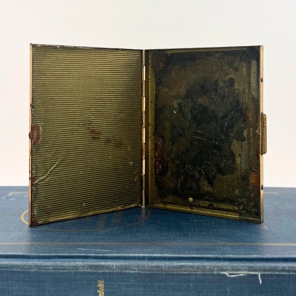 Vintage Brass Compact Case with Silk Photo / Vintage Beauty Compact - Picture 3 of 5